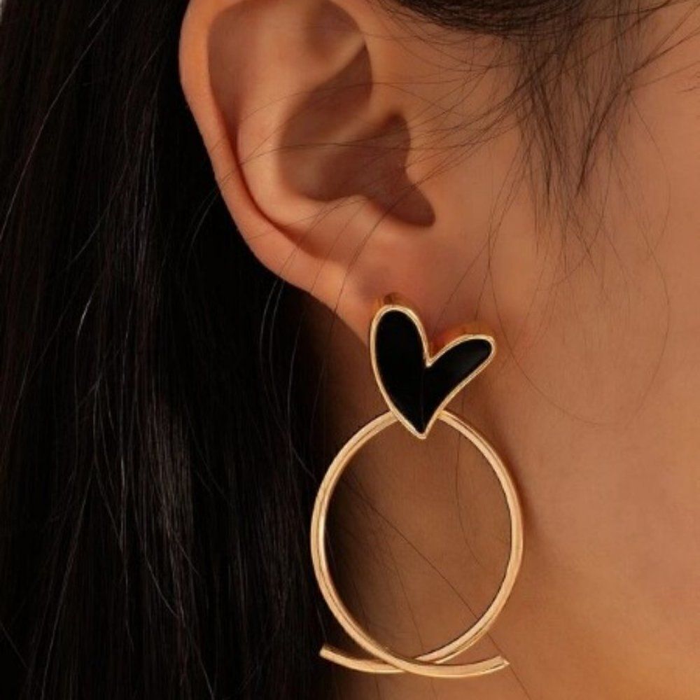 GOLD BLACK HEART HOOP EARRINGS